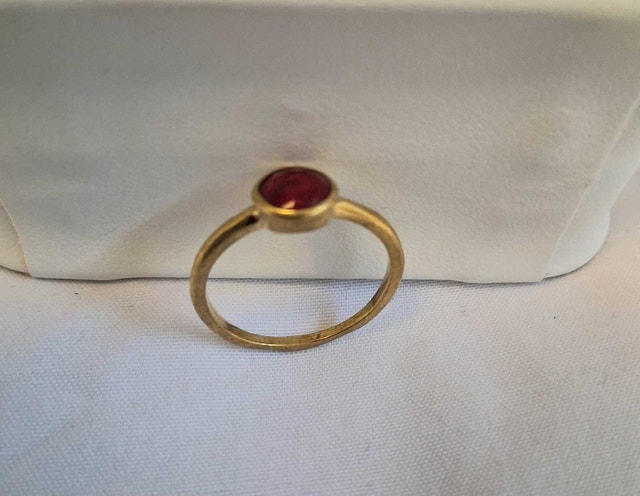NEW GOLD TONE RUBY STONE RING