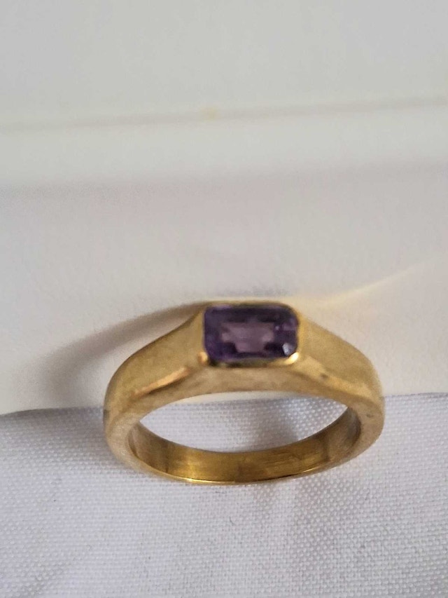 NEW GOLD TONE AMETHYST STONE RING