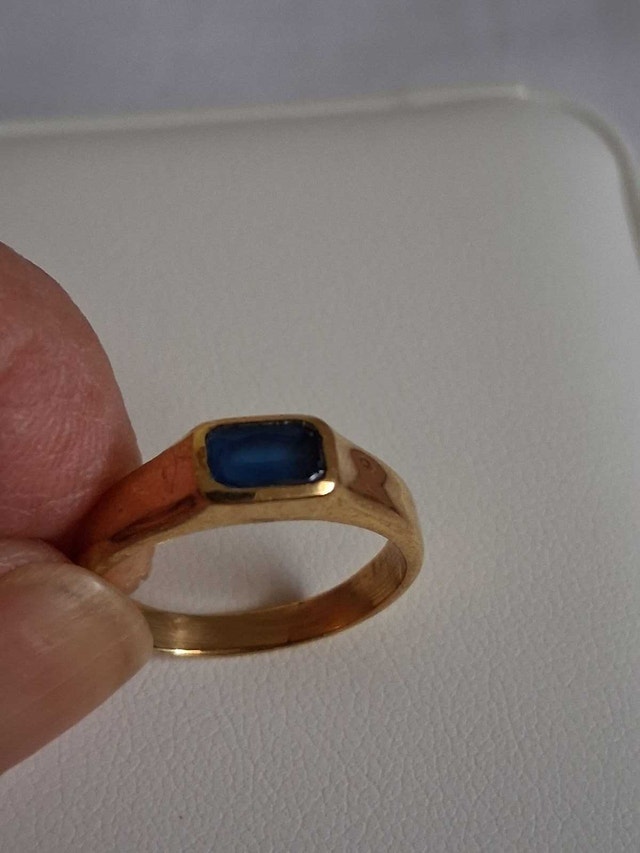 NEW GOLD TONE RING WITH RECTANGULAR STONE - photo 2