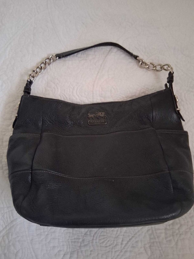 COACH BLACK LEATHER HANDBAG