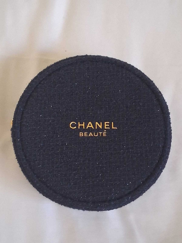 AUTHENTIC CHANEL TWEED BEAUTE CASE IN DARK NAVY - photo 2
