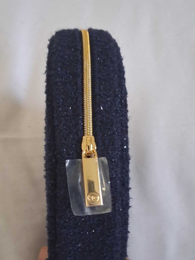 AUTHENTIC CHANEL TWEED BEAUTE CASE IN DARK NAVY - photo 4