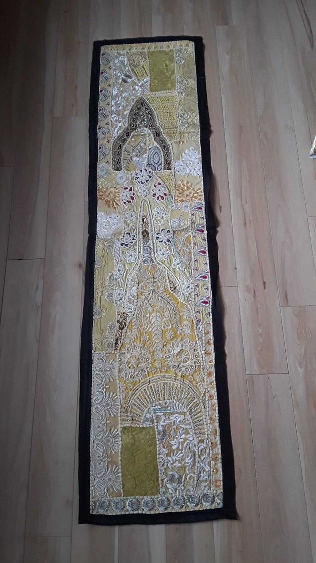 NEW BEAUTIFUL BOHO TABLE RUNNER/WALL HANGING DECOR