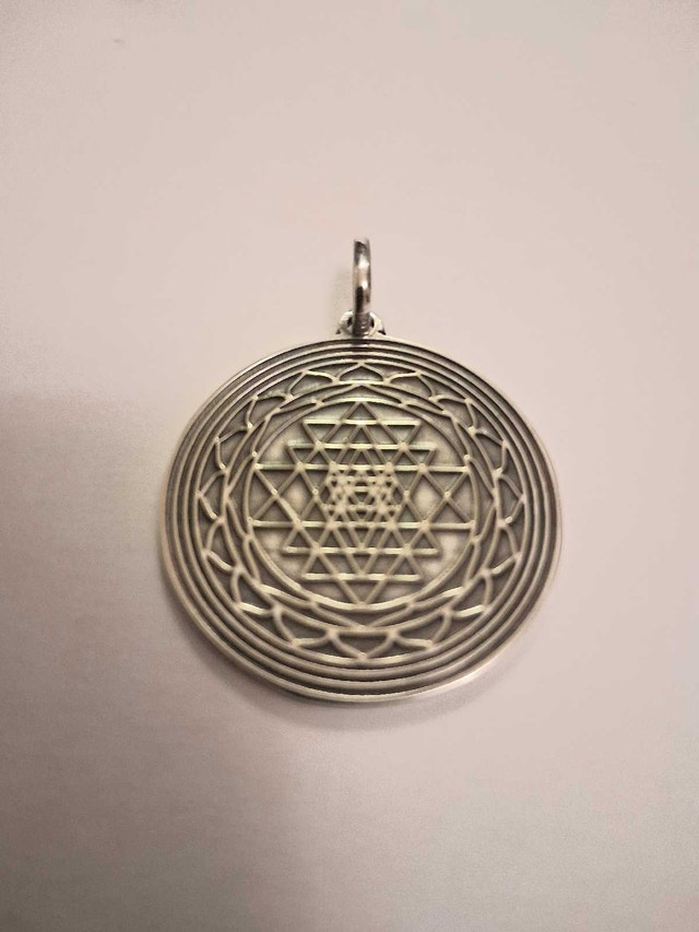 NEW SHINY OM SYMBOL PENDANT - photo 2