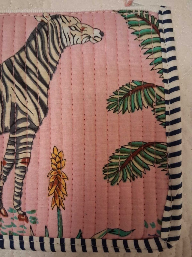 NEW PINK ZEBRA PRINT QUILTED POUCH - photo 3