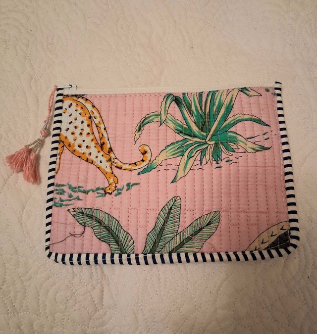 NEW PINK ZEBRA PRINT QUILTED POUCH - photo 4