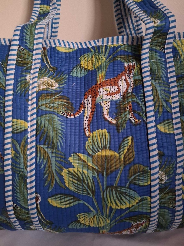 NEW BOHO LEOPARD PRINT BLUE QUILTED TOTE - photo 2