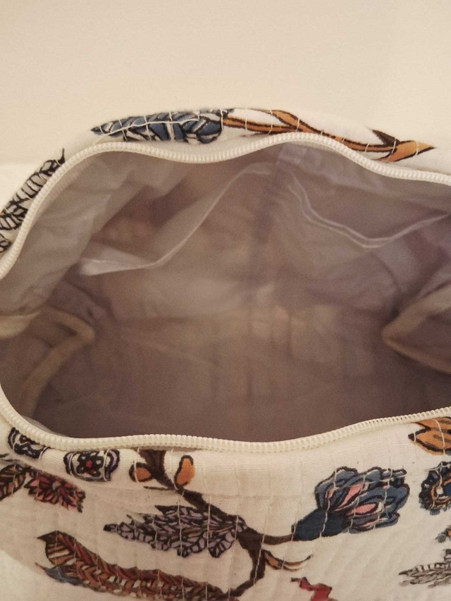 NEW SET OF 3 QUILTED FLORAL COSMETIC BAGS - photo 4