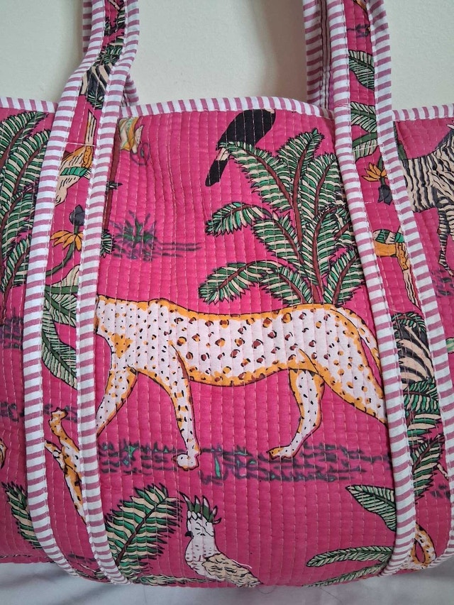 NEW FUSCHIA PINK QUILTED TOTE BAG - photo 2