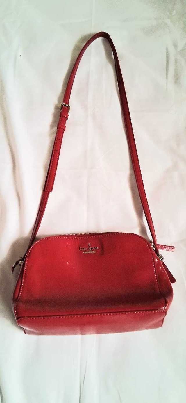 KATE SPADE RED PATENT LEATHER CROSSBODY BAG