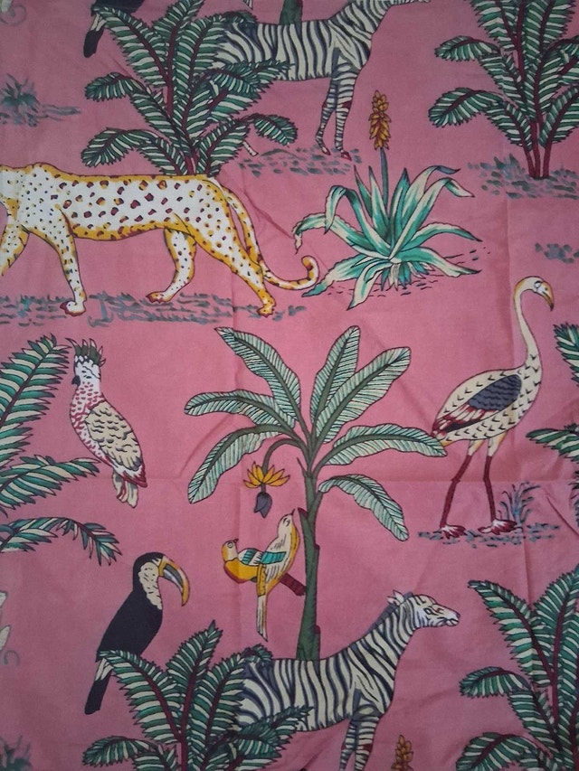 NEW PINK ANIMAL PINK SCARF - photo 2