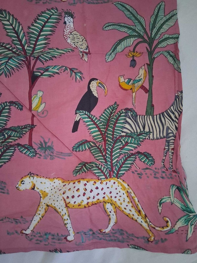 NEW PINK ANIMAL PINK SCARF - photo 3