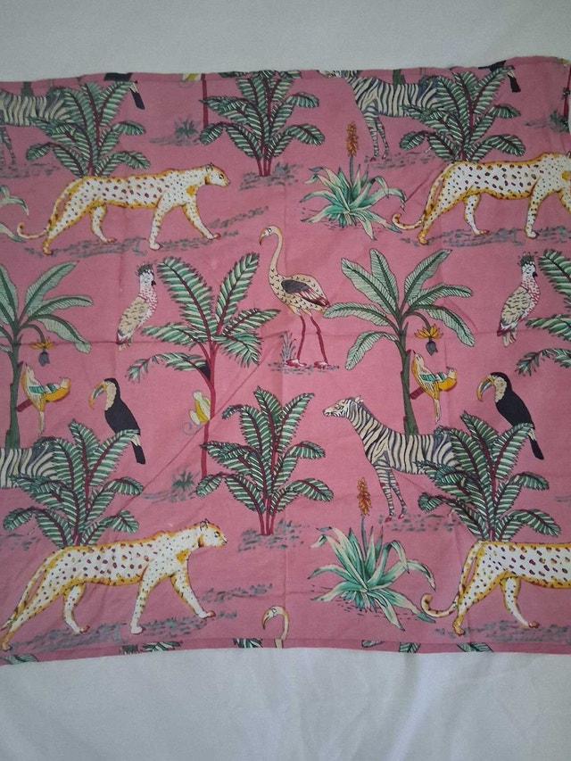 NEW PINK ANIMAL PINK SCARF - photo 4