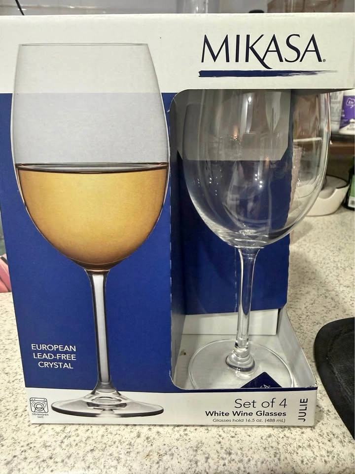 Mikasa Set of 4 Wine Glass