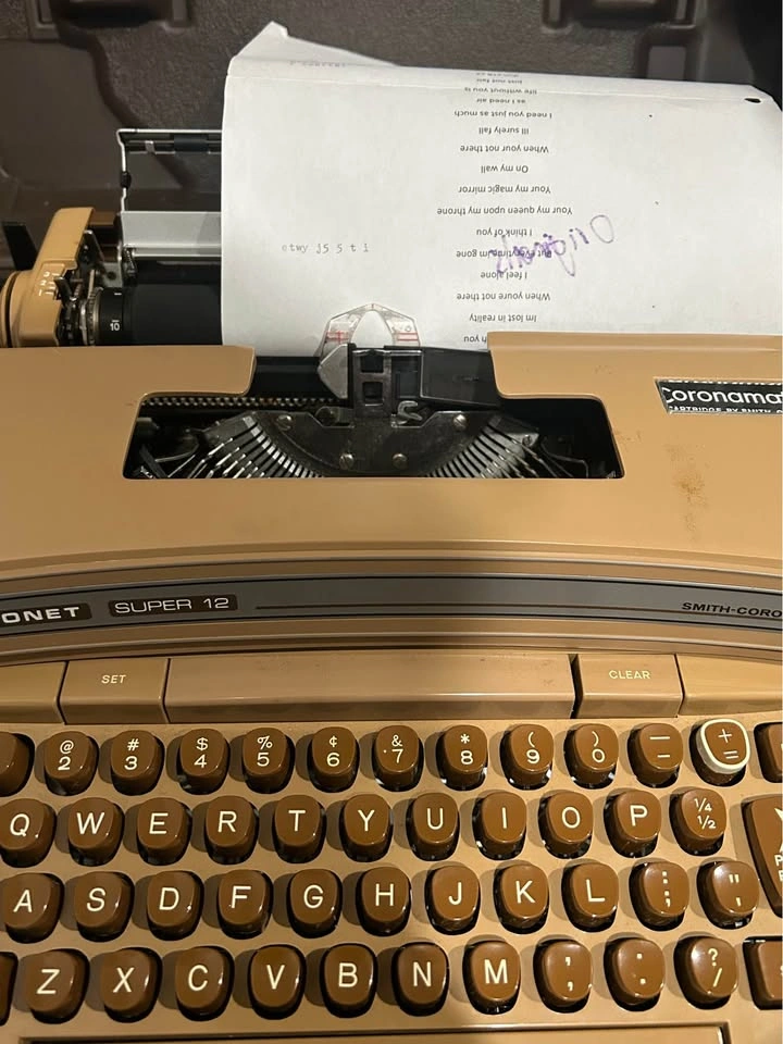 Smith Corona Super 12 Typewriter - photo 3