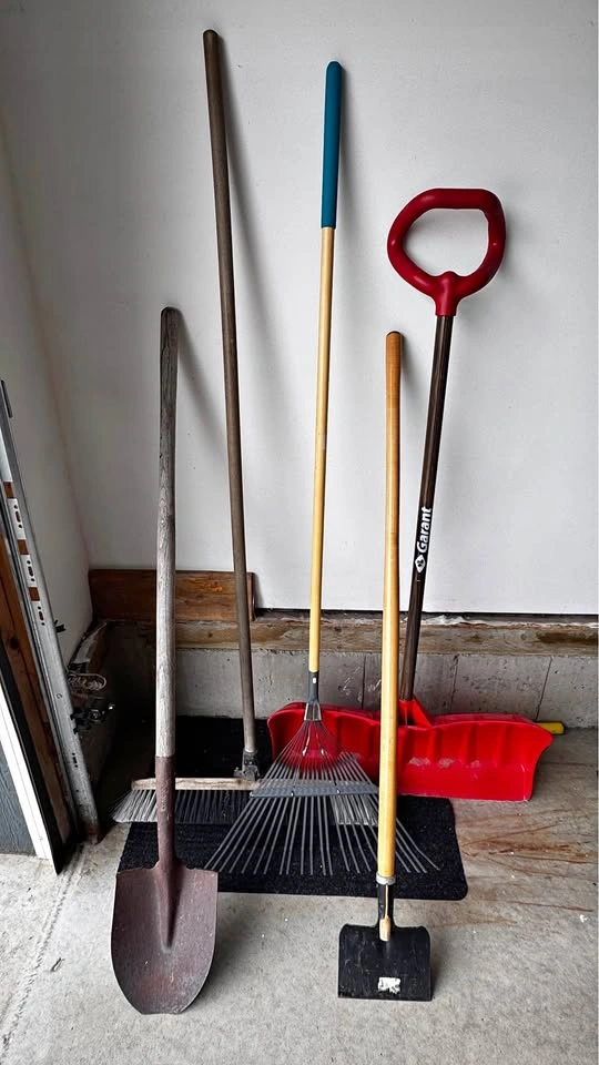 GARDEN HAND TOOLS EQUIPMENTS