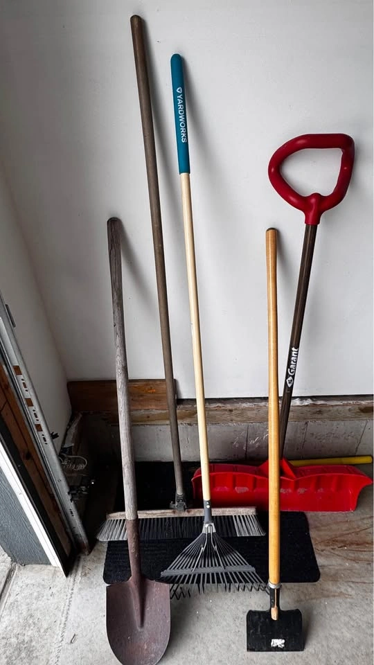 GARDEN HAND TOOLS EQUIPMENTS - photo 2