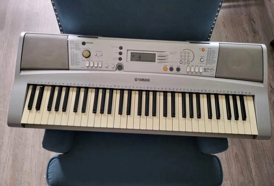 Yamaha 61 Key Piano Keyboard (YPT series) - photo 2