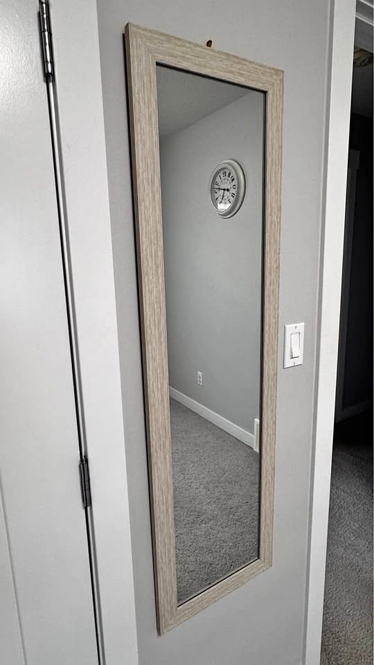 WALL MIRROR SOLID FRAME