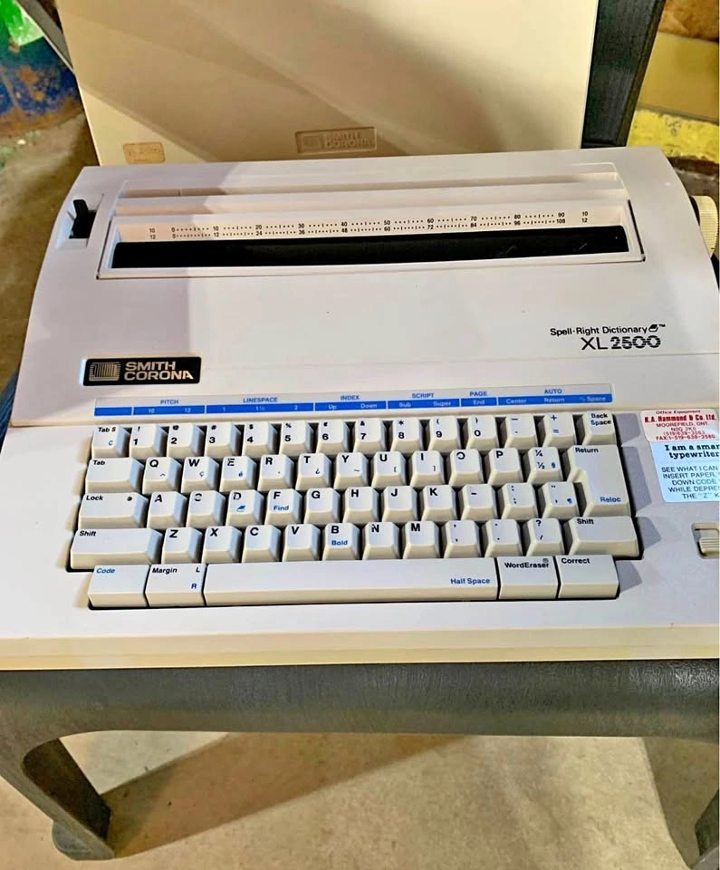 Smith Corona XL 2500 Spell-Right Dictionary typewriter