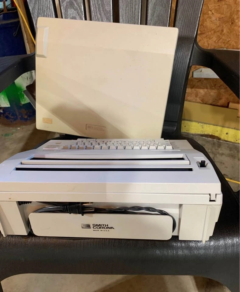 Smith Corona XL 2500 Spell-Right Dictionary typewriter - photo 2