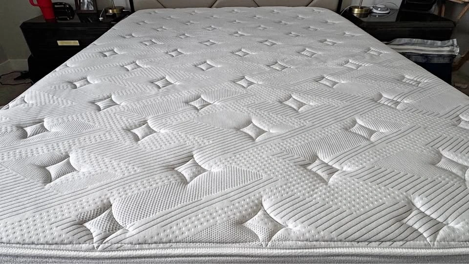 QUEEN MATTRESS CLEAN