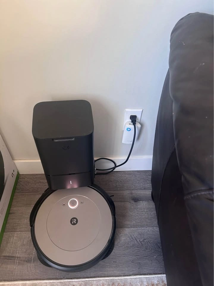 iRobot Roomba i1+ Robot Vacuum with Clean Base Auto-Empty Statio - photo 4