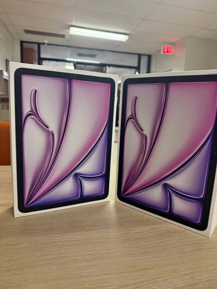 New iPad Air M3 Cellular Wifi 128GB with Keyboard