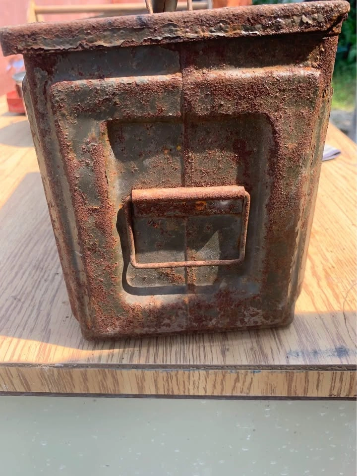 Antique ww2 50 cal ammo box from US army - photo 5