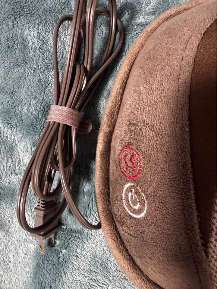 NECK MASSAGER PILLOW - photo 4
