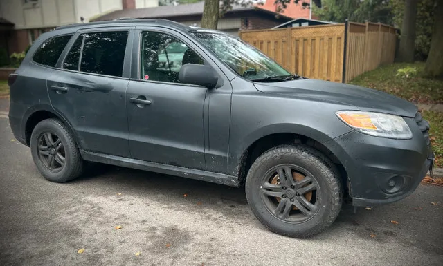 2012 Hyundai Santa Fe –Tesla-inspired Touchscreen image indicator(2)