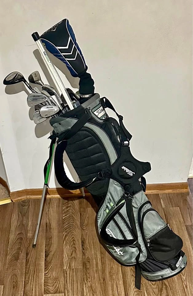 Titleist Golf Stand Bag & Assorted Clubs