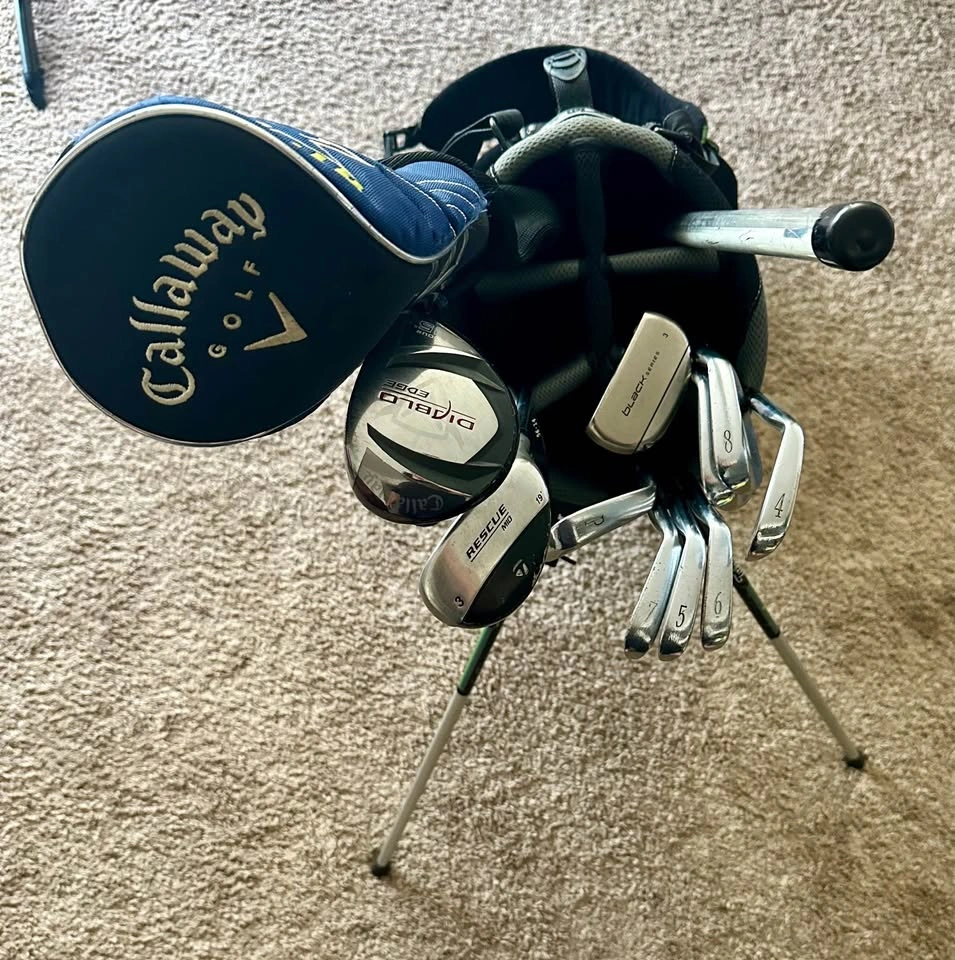 Titleist Golf Stand Bag & Assorted Clubs - photo 2
