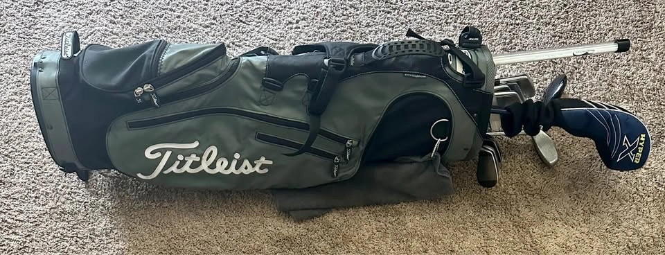 Titleist Golf Stand Bag & Assorted Clubs - photo 3