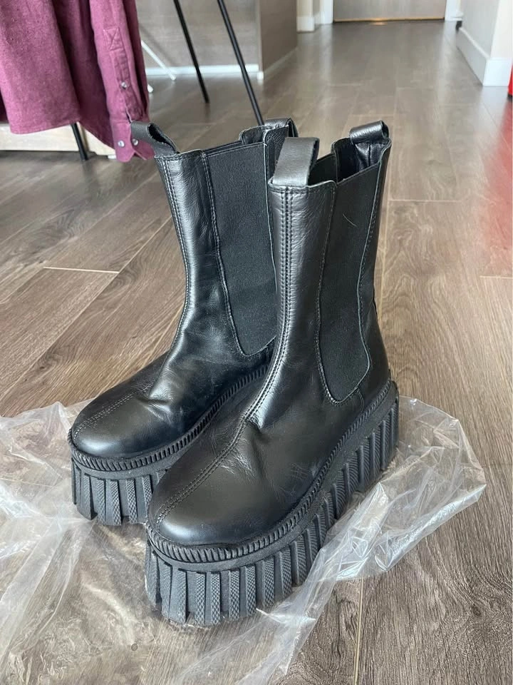 ASOS leather chunky chelsea boots, in size 7 - photo 2