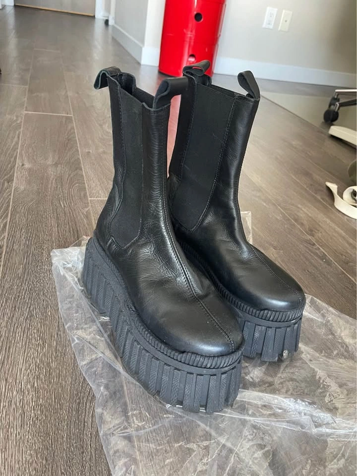 ASOS leather chunky chelsea boots, in size 7 - photo 3