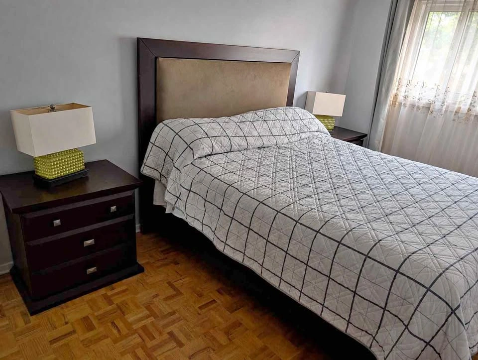 Solid Dark Wood 6-Piece Queen Bedroom Set - One Owner