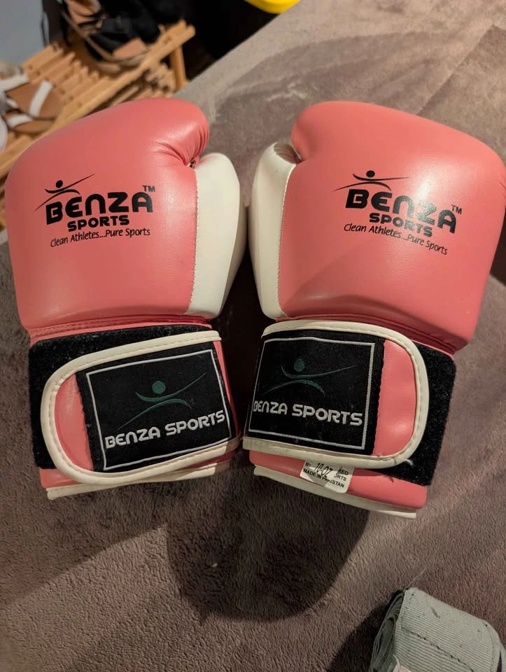 Pink Benza Sports Boxing Gloves (10 oz) & Kimura Hand Wraps Set - photo 3