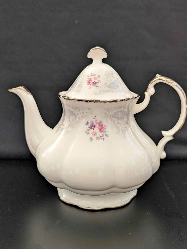 Elegant Vintage Paragon "Bridal Lace" Fine Bone China