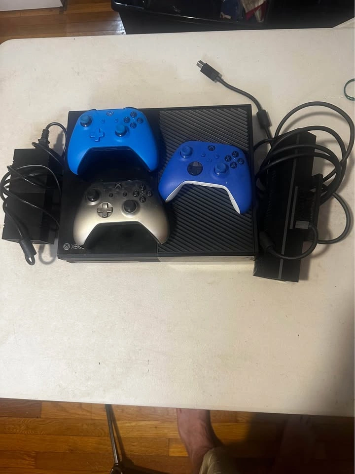 Xbox One Bundle w/ 3 Controllers + Kinect + Original Box - photo 2