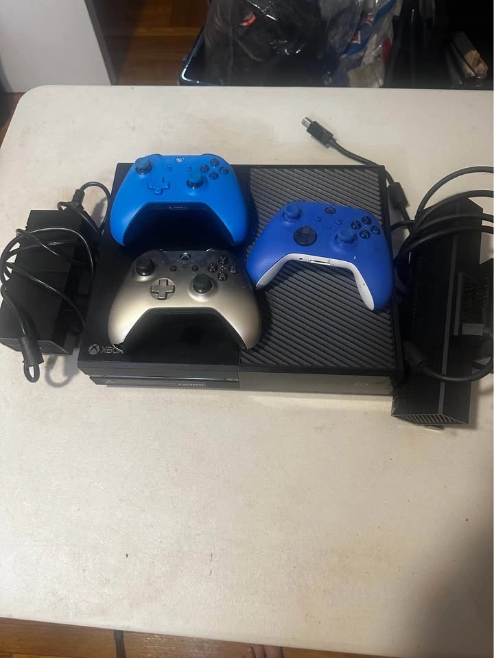 Xbox One Bundle w/ 3 Controllers + Kinect + Original Box - photo 3
