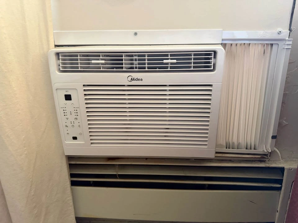 Air Conditioner Window - photo 3