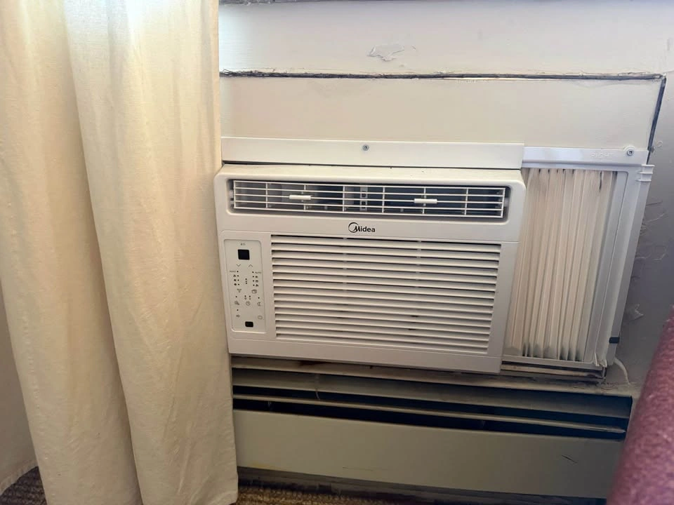Air Conditioner Window - photo 4