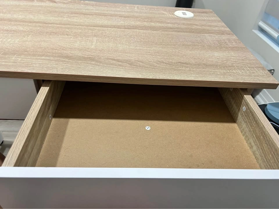 Brand new desk - photo 4