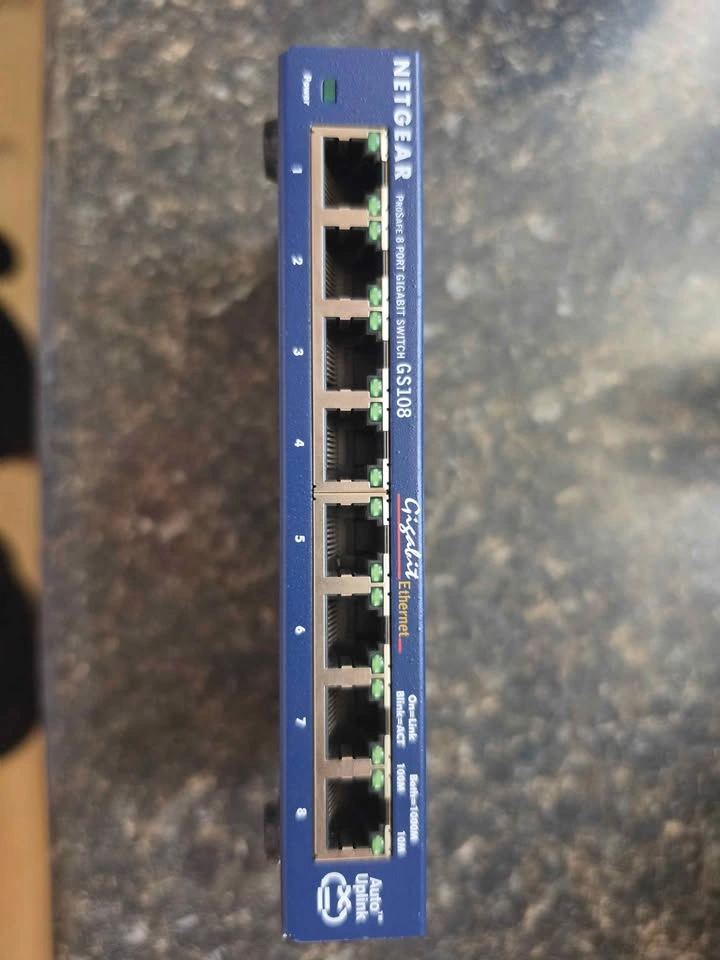 Netgear 8 port switch - photo 2