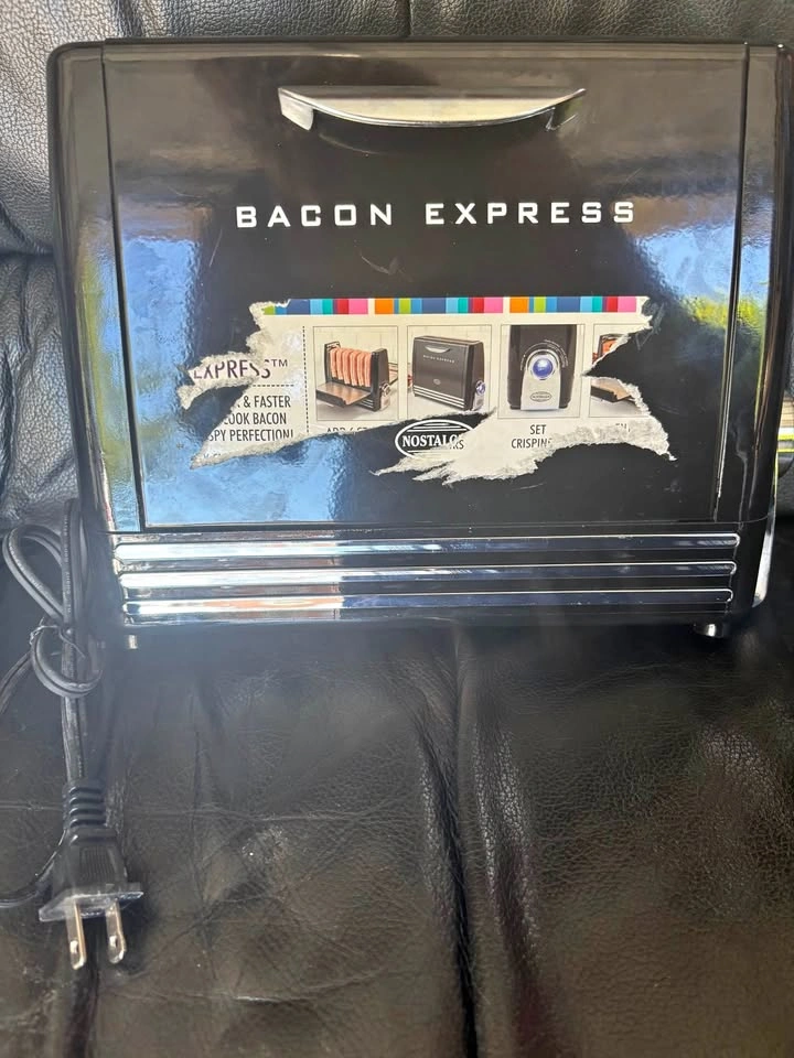 Nostalgia Bacon Express cooker