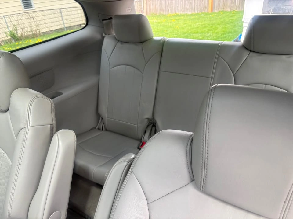 2010 Buick Enclave · Leather Sport Utility 4D - photo 5