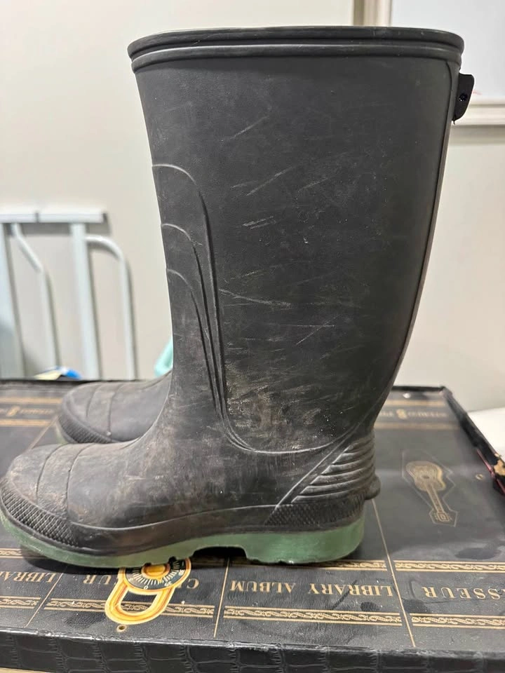 Kids rubber boots - size 1