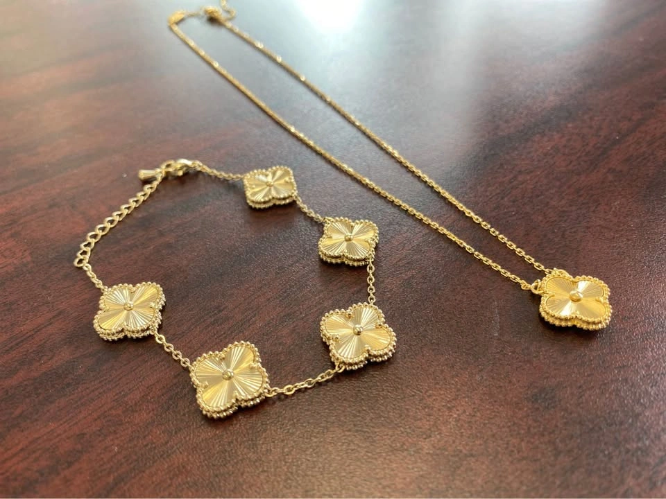 18k Gold plated Alhambra/ Clover Necklace - photo 2
