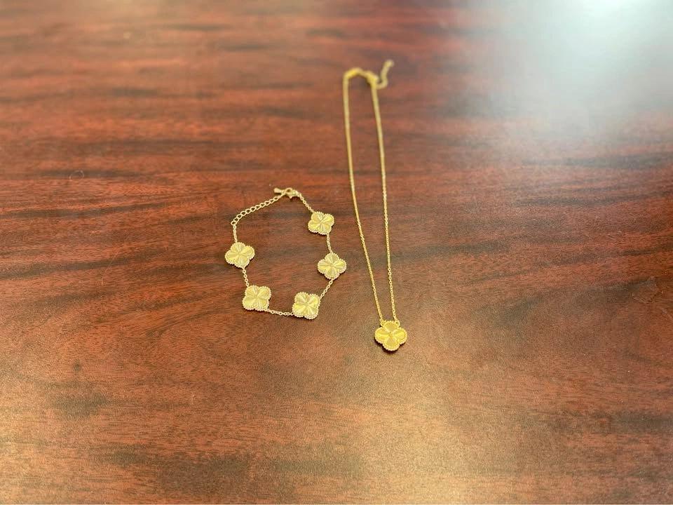 18k Gold plated Alhambra/ Clover Necklace - photo 3